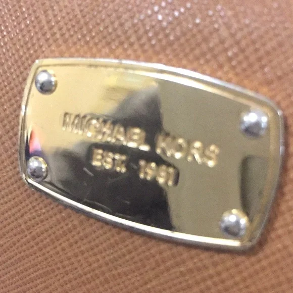 Michael Kors Jet Set Center Stripe Wallet - Picture 9 of 16